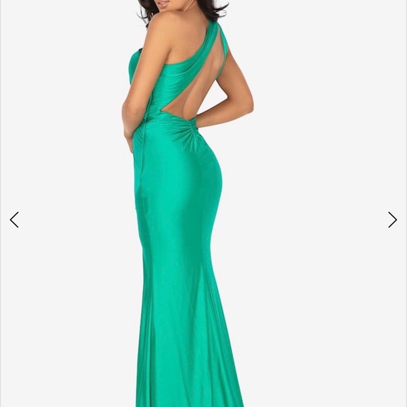 Terani Couture Vibrant Green One-Shoulder Prom Dress - Picture 2 of 8